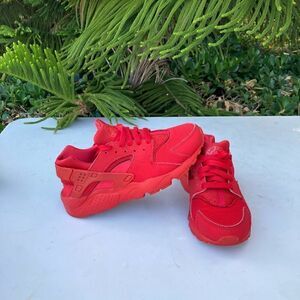 Nike Huarache Shoes (Boys Size: 5Y) (Womens Size: 6.5)
